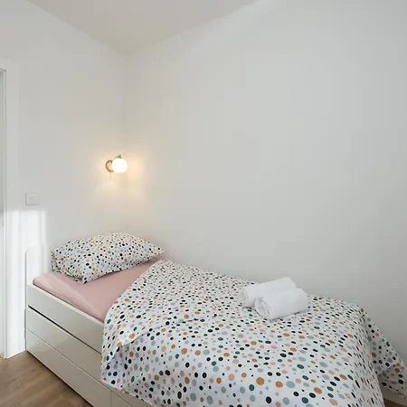 Happy Place Apartment