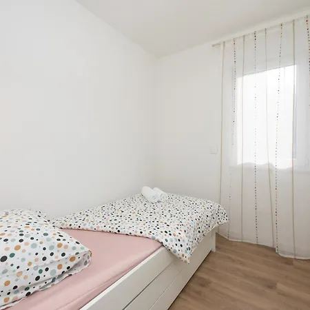 Happy Place Apartment *