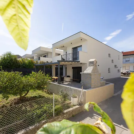 Apartment Happy Place Kastela